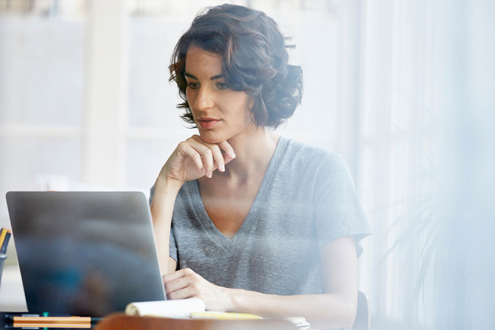 Woman-looking-at-her-laptop